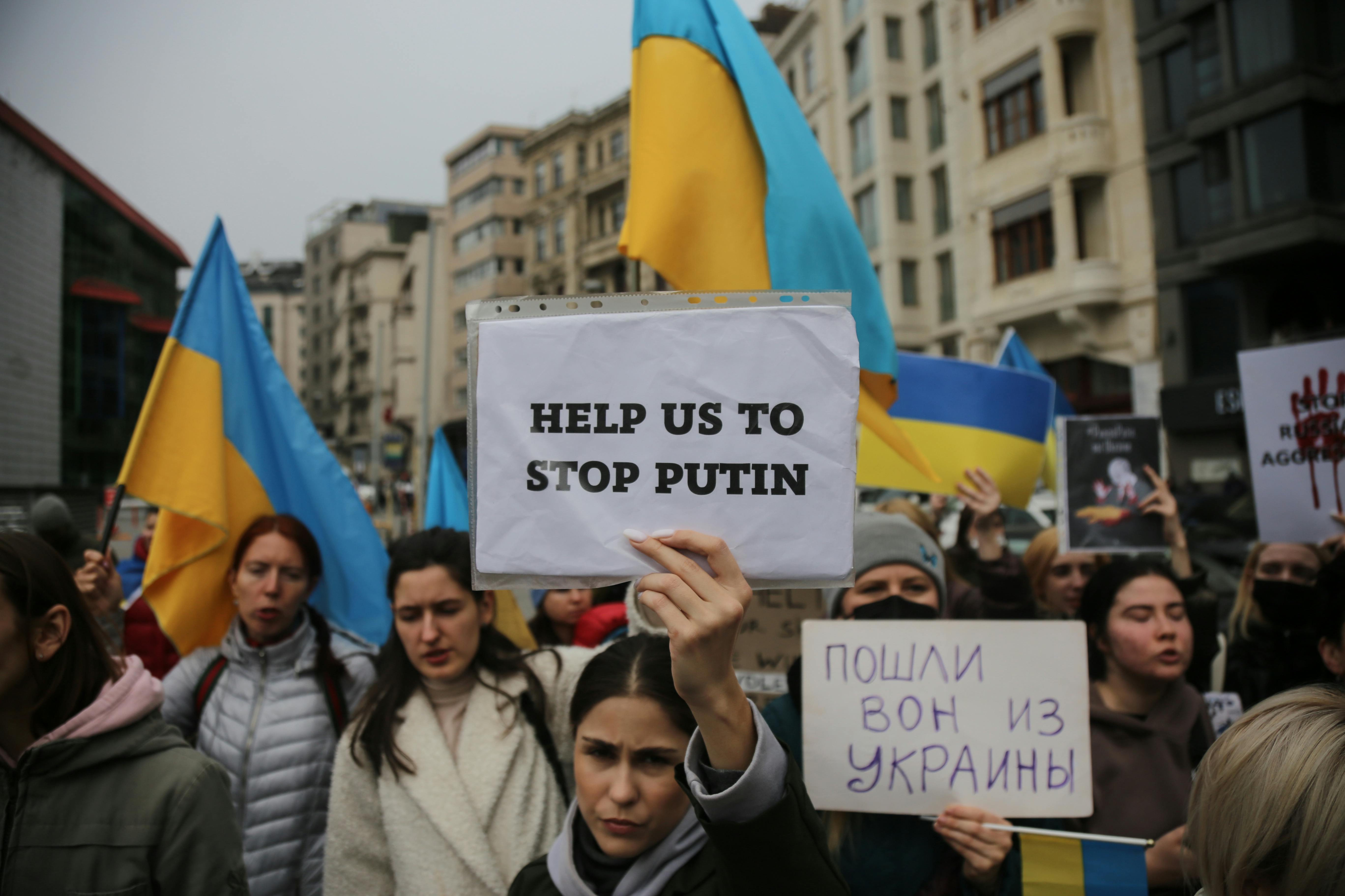 This Is How To Make A Donation To The Ukraine Humanitarian Appeal | Grazia